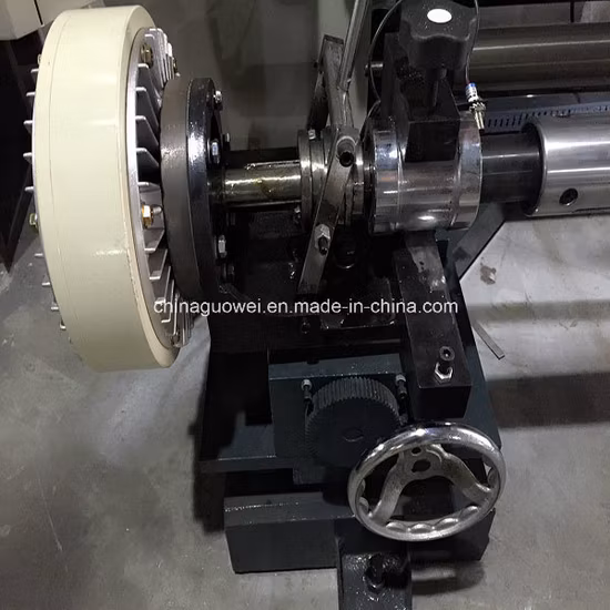 Rebobineuse-découpeuse à fonctionnement flexible de conception scientifique en 250 m/min